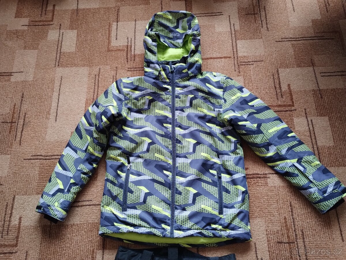 Lyžařské bundy a kalhoty. - 2