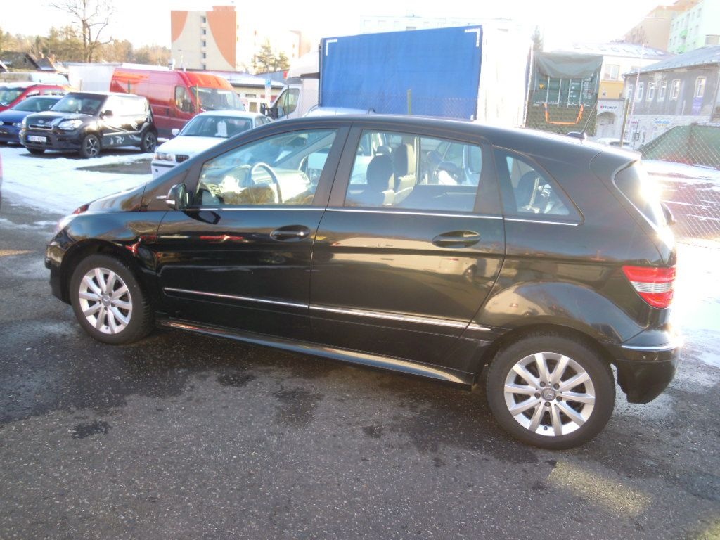 Mercedes B180 - 2