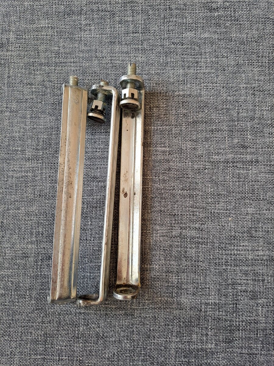 Pojistky dveřních pantů, proti vysazení dveří - 2