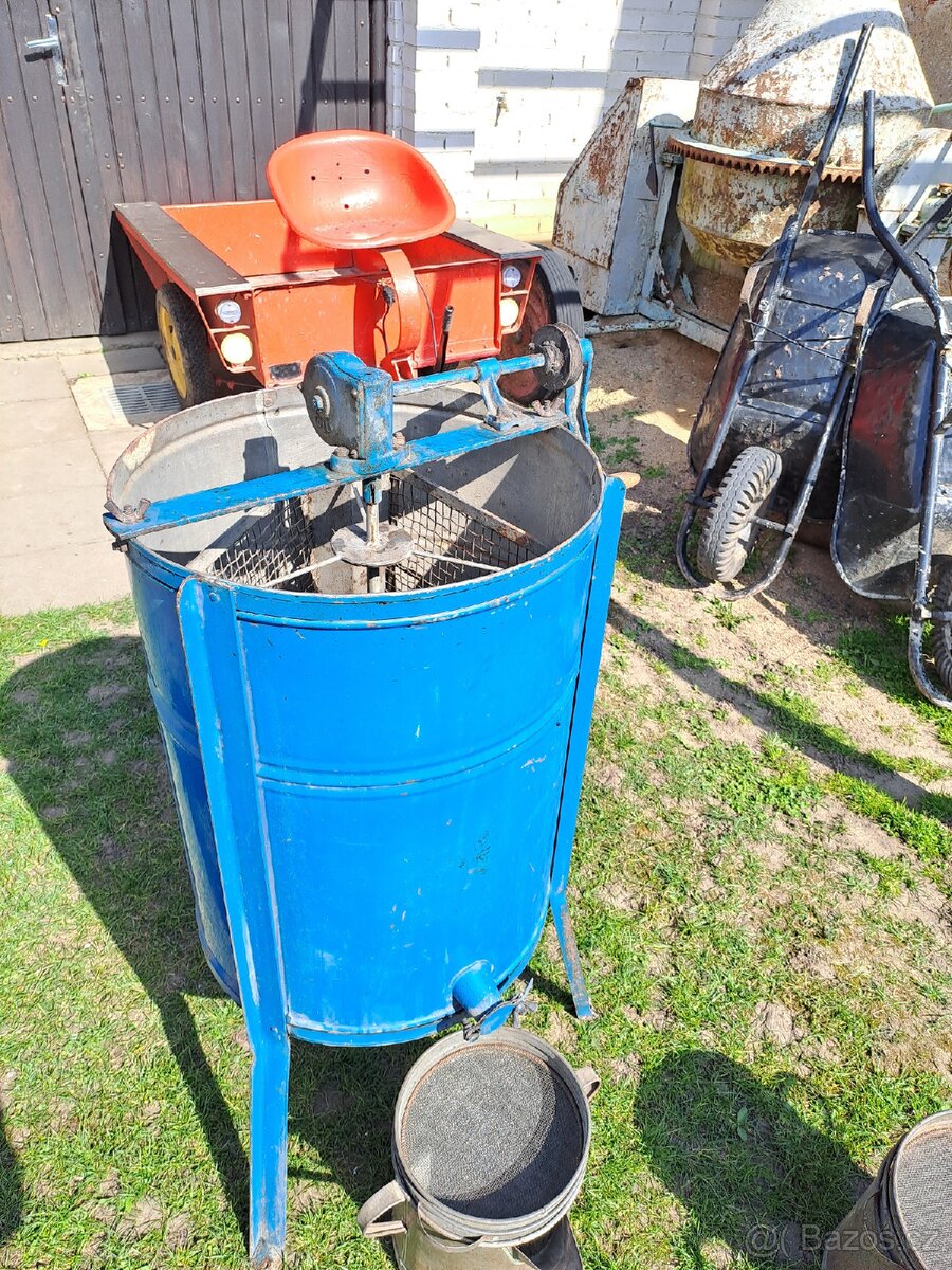 Včelařské potřeby - 2