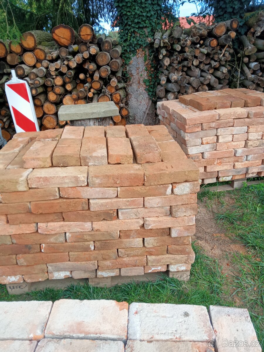 Prodám staré cihly - 2