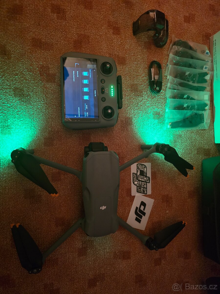 Dron DJI Air 3 Fly More Combo - 2
