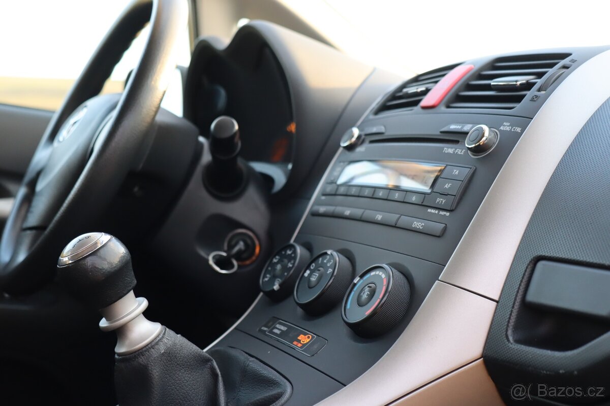 TOYOTA AURIS - 2