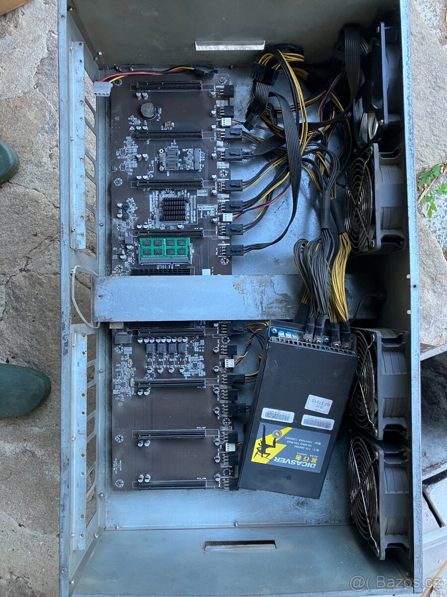 těžební rig na kryptoměny - mining rig - 2