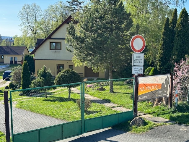 Prodej komerčního RD s bydlením, zahradou a garáži. - 2