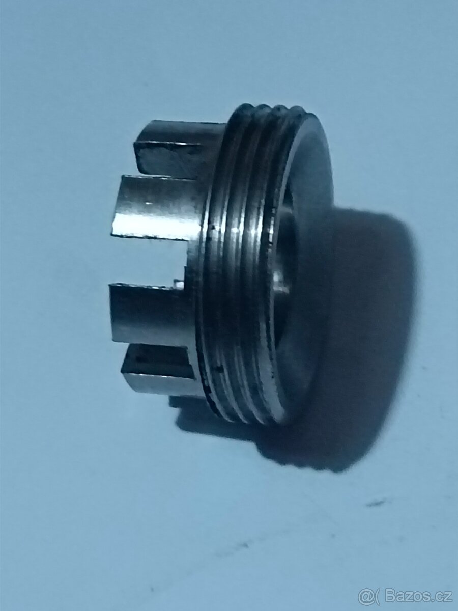 Korunková matice ucpávky vodní pumpy Zetor 15, nerez - 2