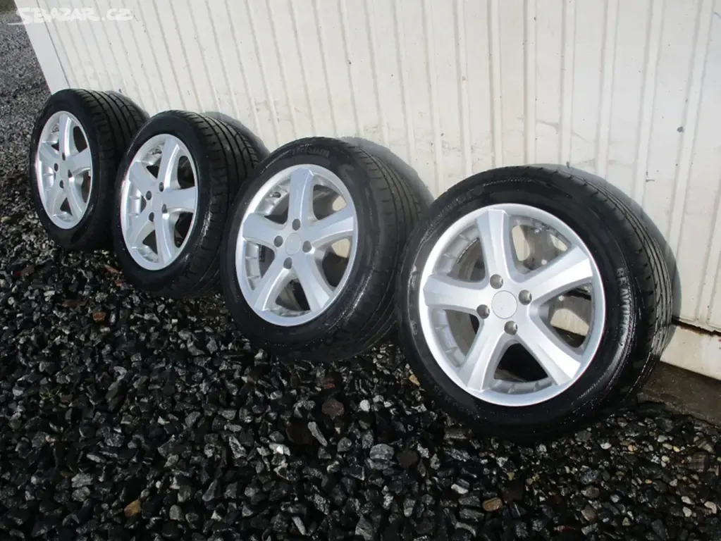 ALU kola 4x100 6,5x15 ET37 s pneu 205/55 R15 - 2