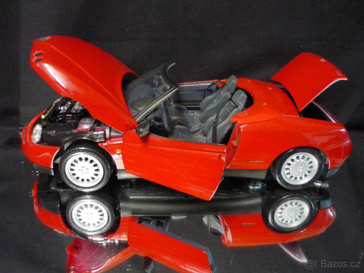 Alfa Romeo V6 Spider Maisto 1/18 - 2