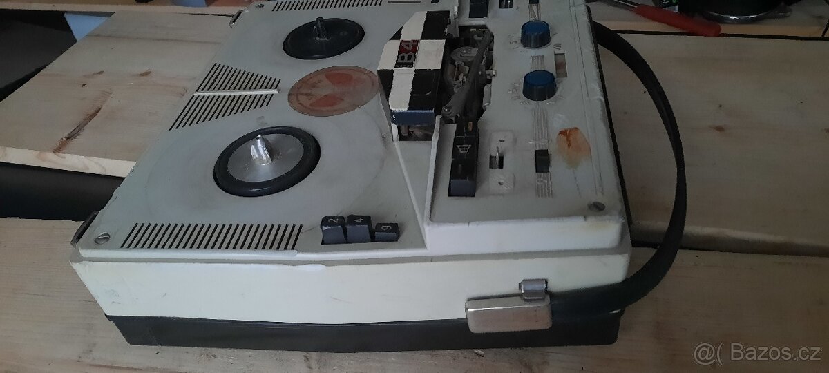 Magnetofon Tesla B4 - 2