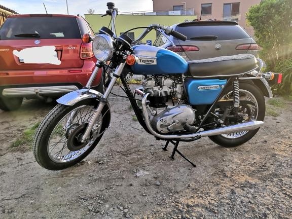 Triumph Bonneville T140 - 2