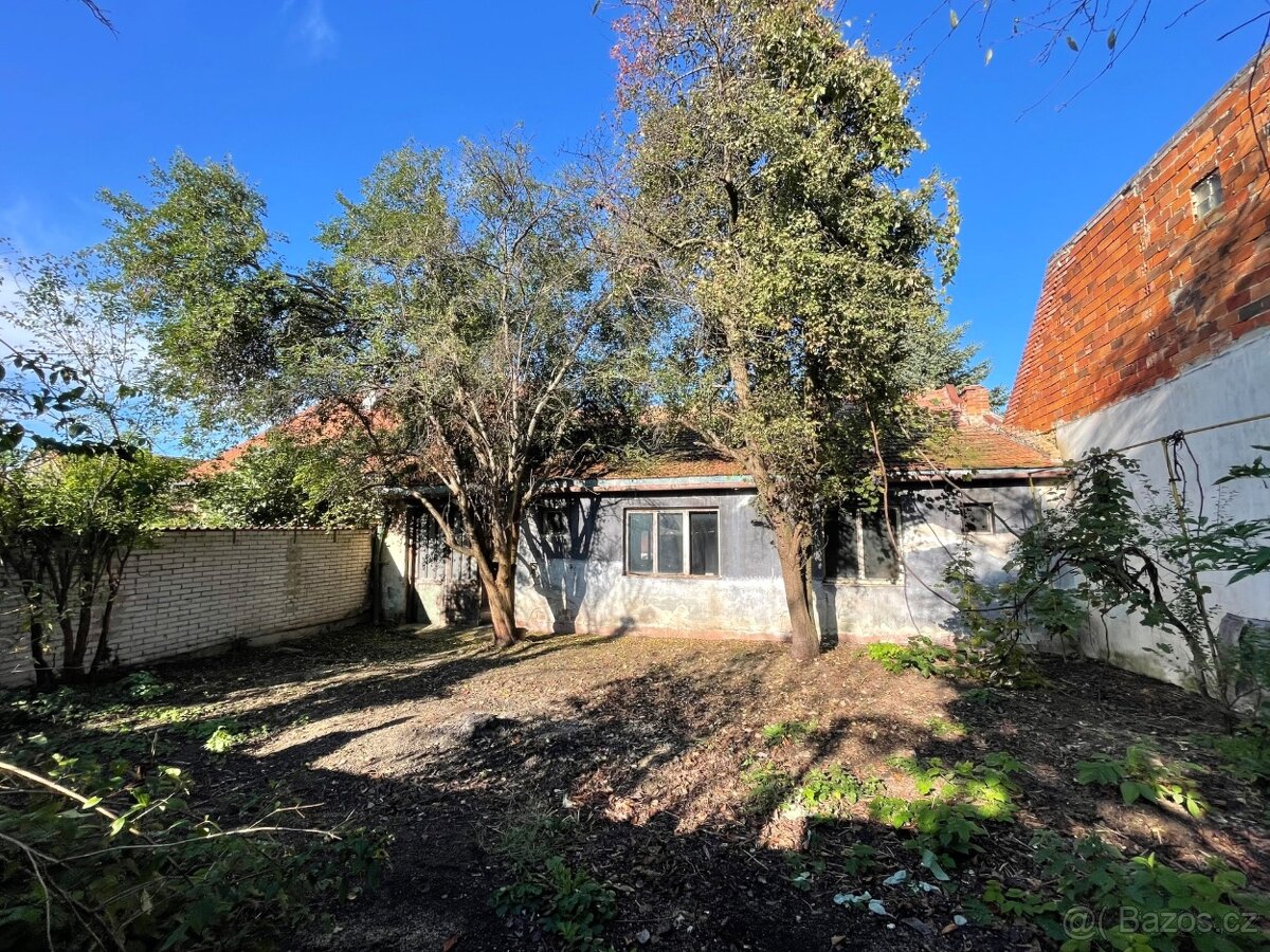 PRODEJ RODINNÉHO DOMU ŠUMICE - 2