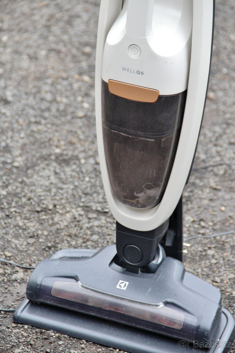 Tyčový vysavač Electrolux WELL Q6 Baterie slabá - 2