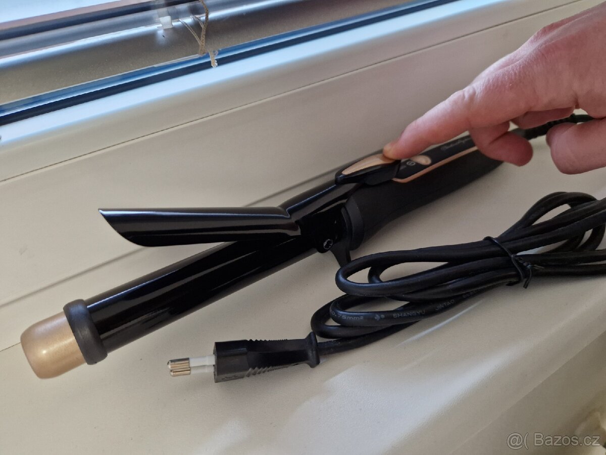 Kulma na vlasy Christina Aguilera - 2