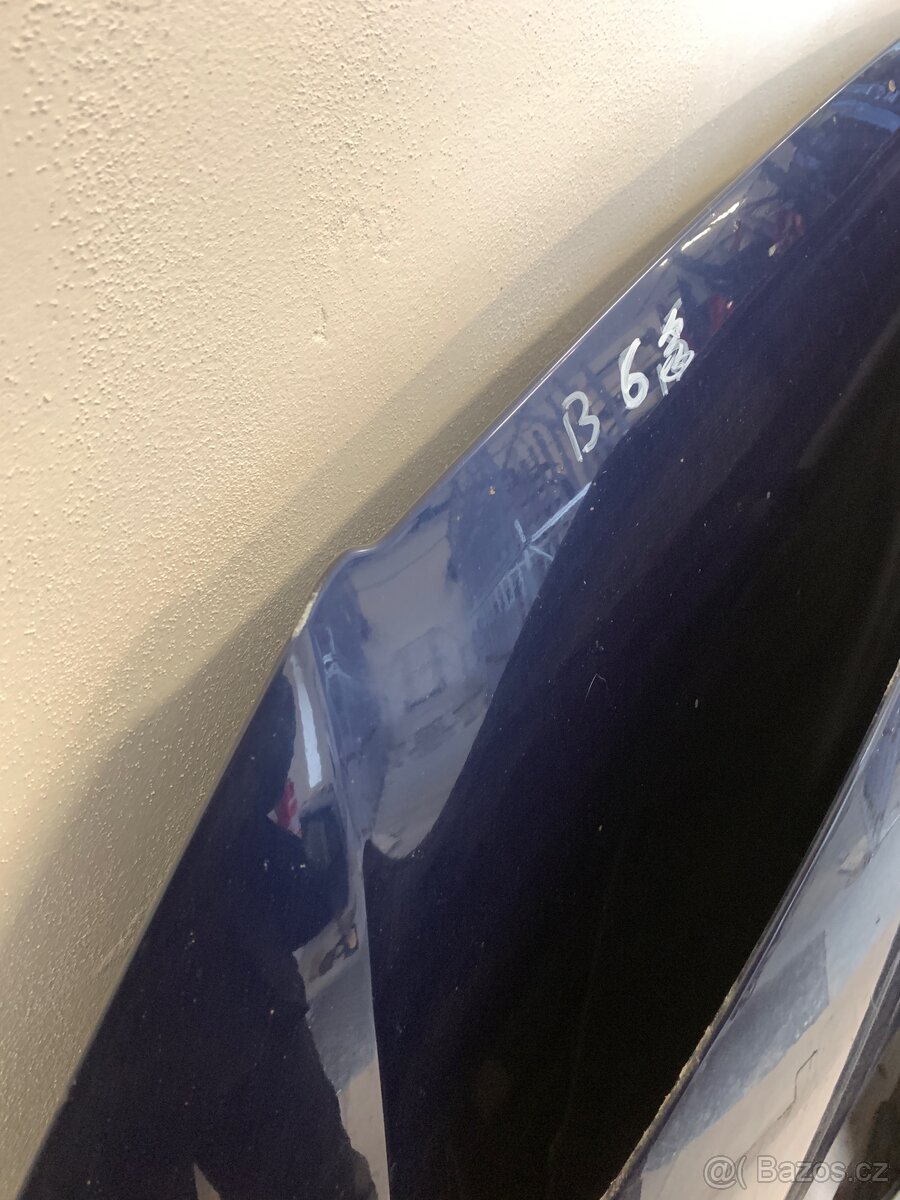 VW Passat B6, kapota - 2