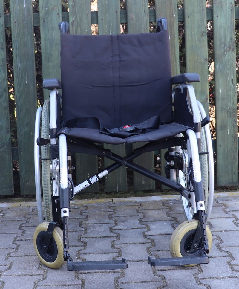 016-Mechanický invalidní vozík Meyra. - 2