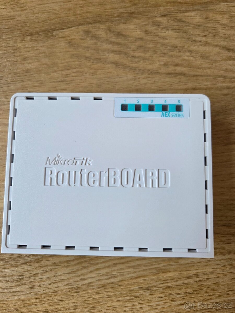 Router MikroTik hEX RB750Gr3 - 2