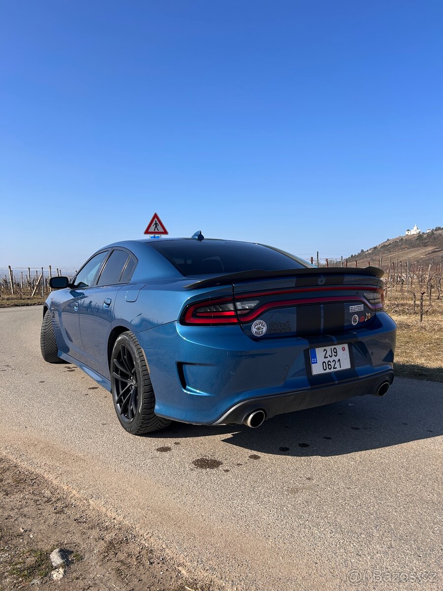 Dodge Charger 6,4 HEMI - 2