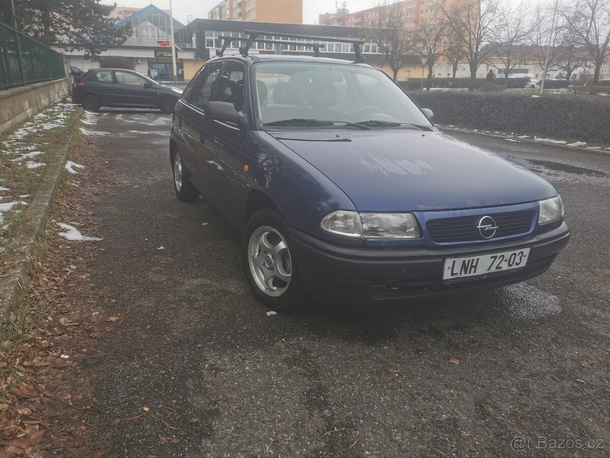 Opel Astra F Classic 1.6 benzín - 2
