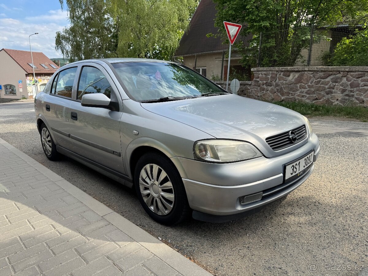 Opel Astra 1.6i - 2