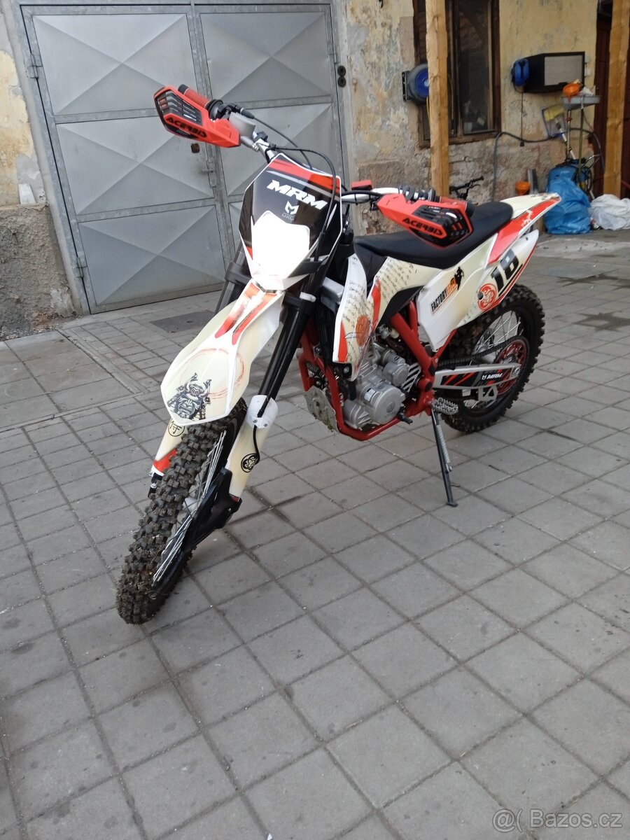 Terénní moto 300ccm/Zánovní stav