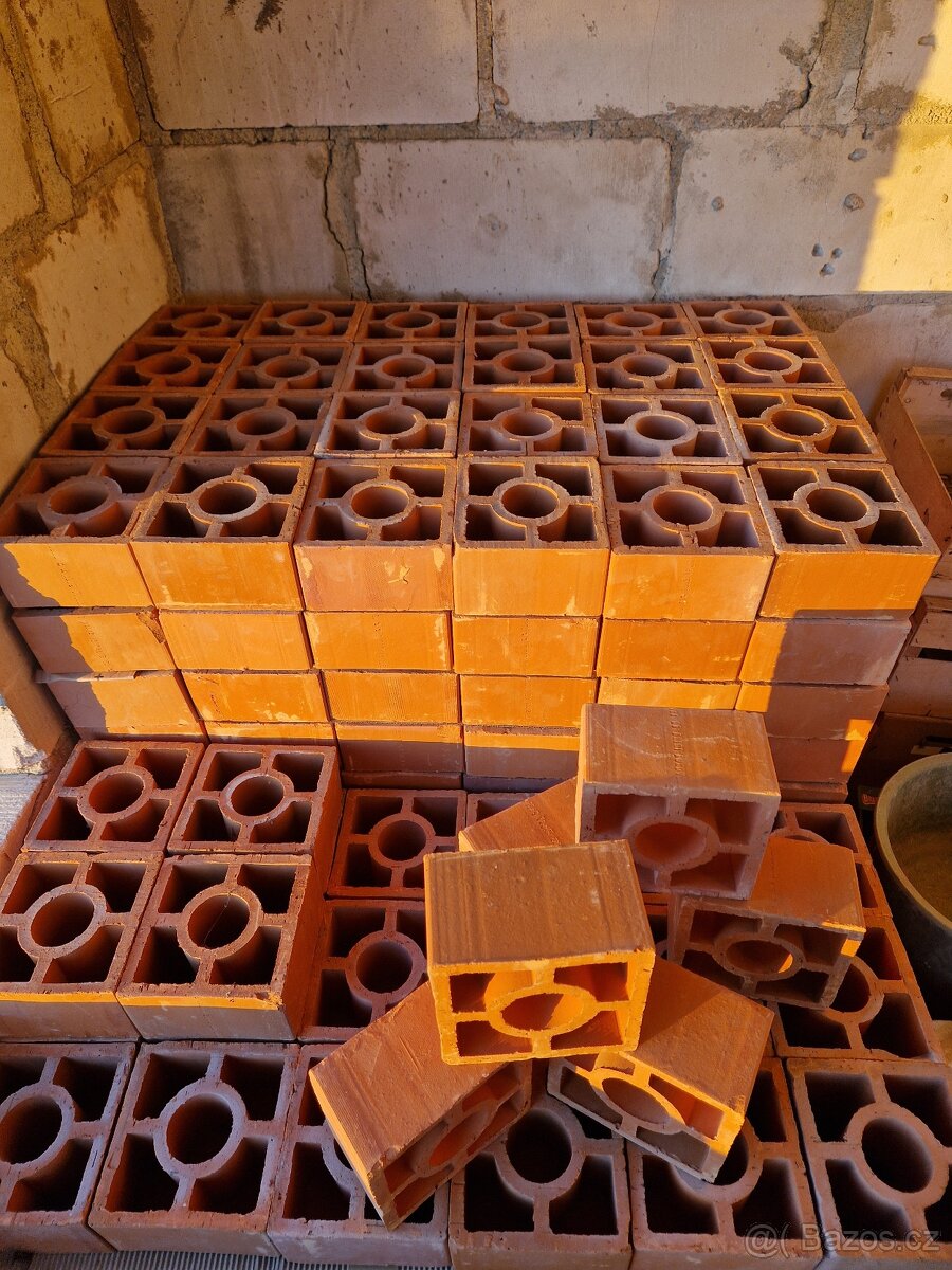 OKRASNÉ PLOTOVÉ CIHLY, (PLOTOVKY) / RETRO TVAROVKY (216 Ks) - 2