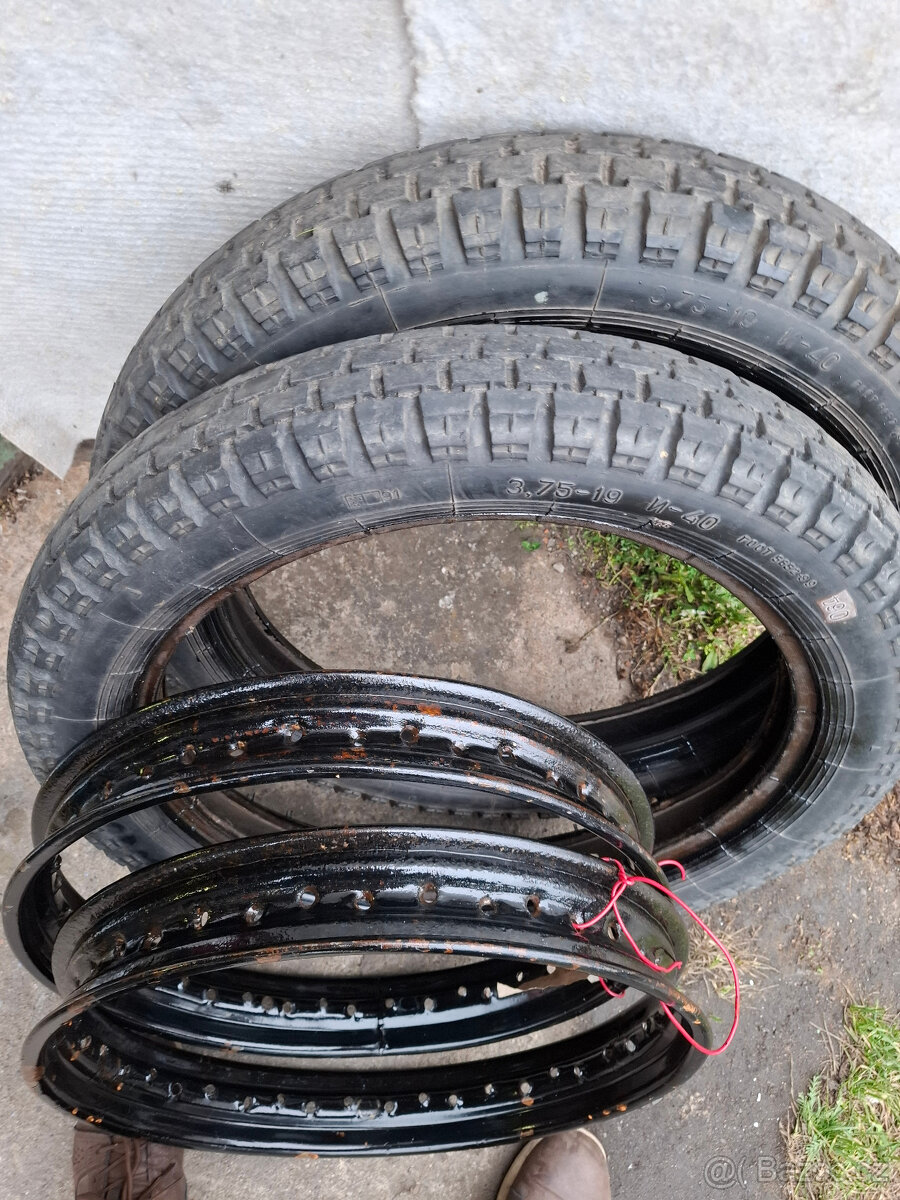 Prodám starší ráfky,sedlo na Dněpr,Ural,M72 - 2