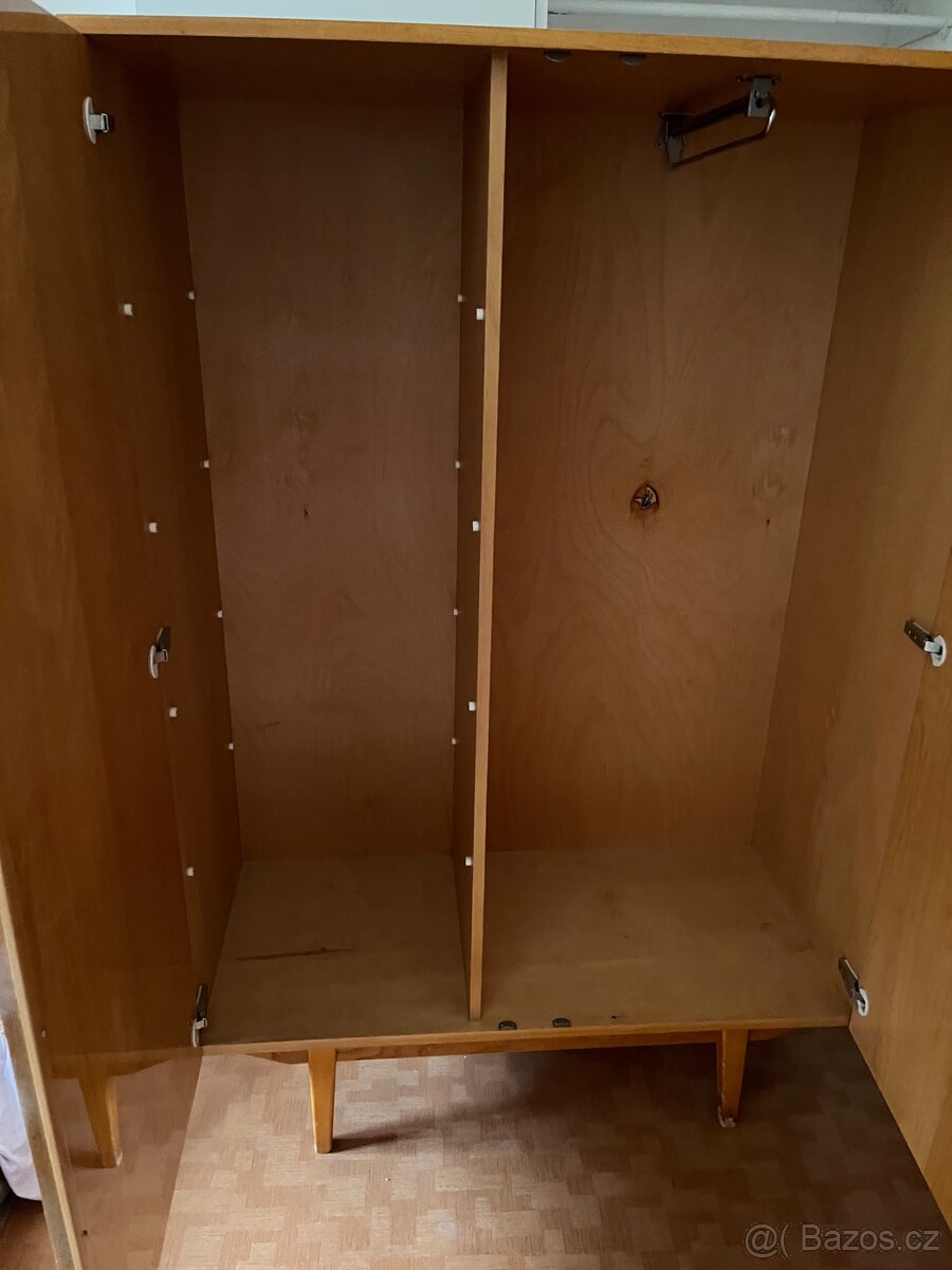 Šatní skříň - 2