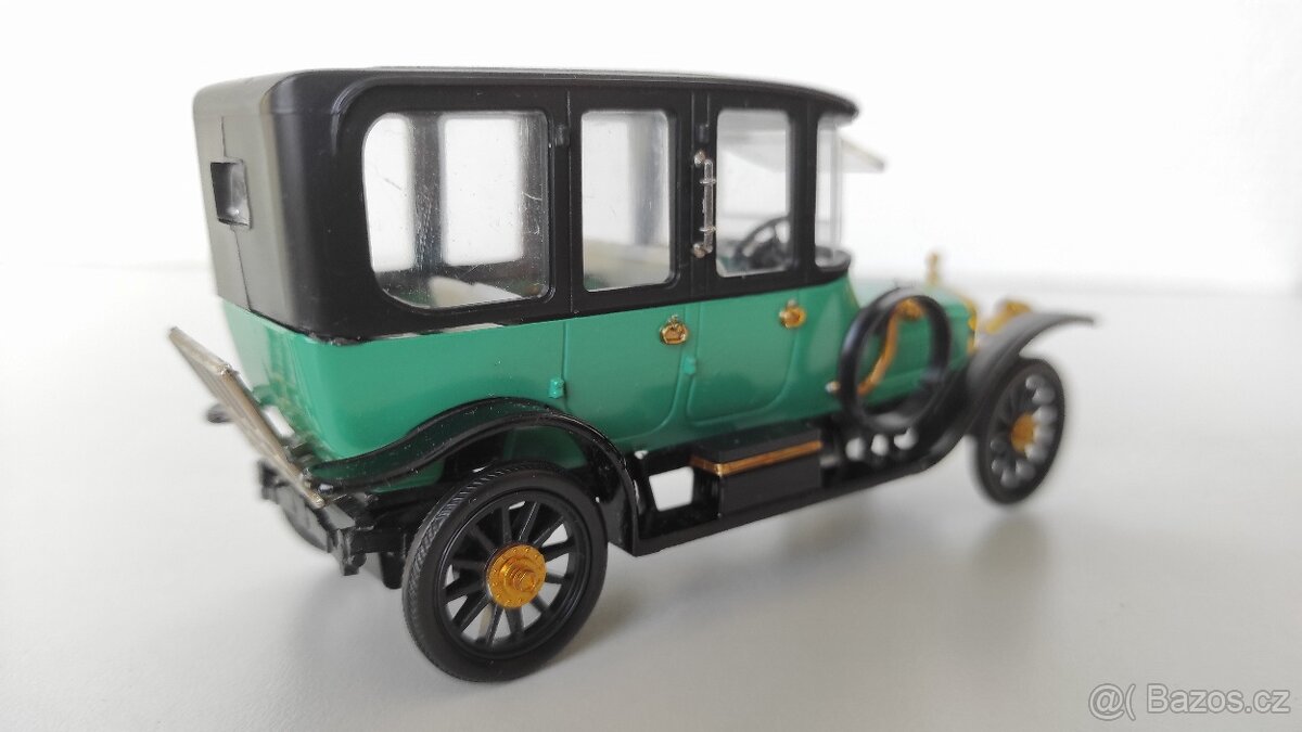 Russobalt model 1/43 zeleny - 2