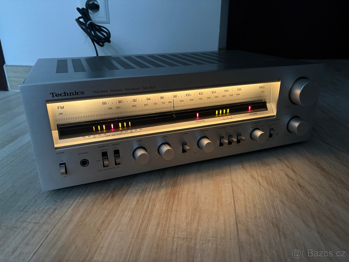 Technics SA-303 Stereo Receiver FM/AM - 2