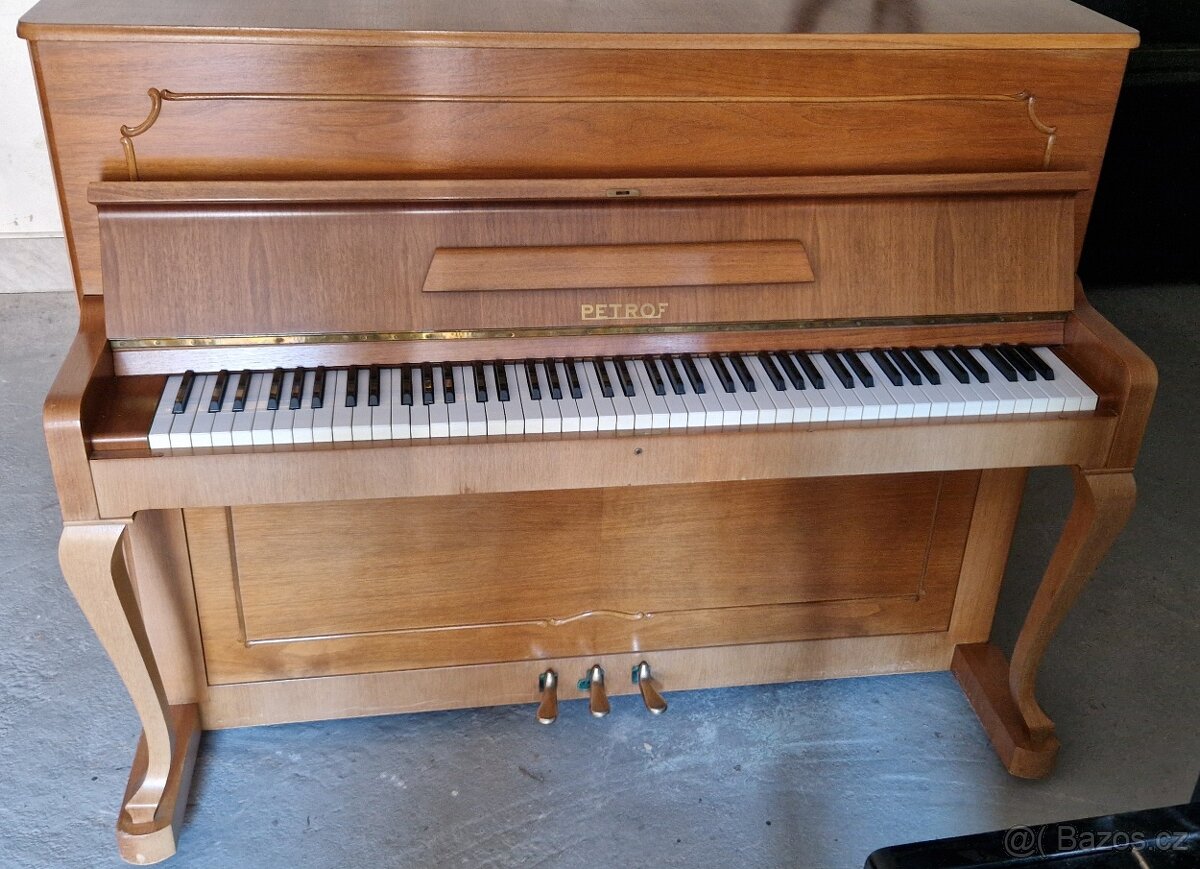 Piano Petrof 118 chippendale - 2
