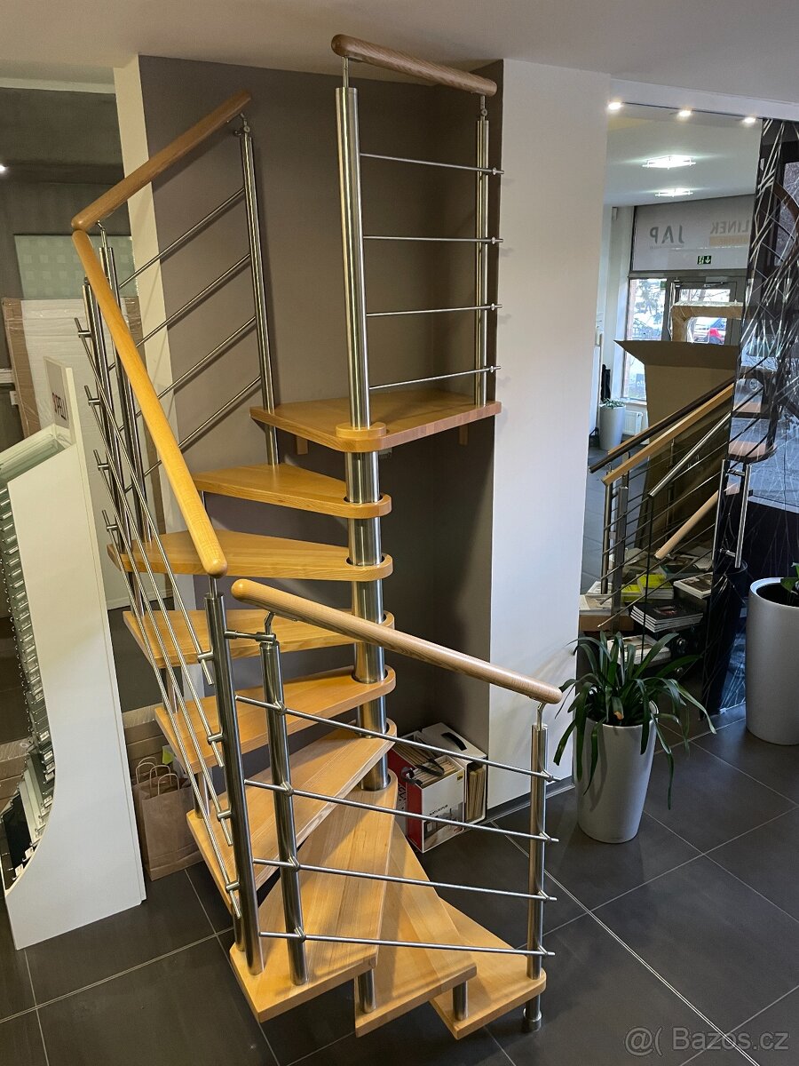 Točité schodiště JAP MAX SQ - 2