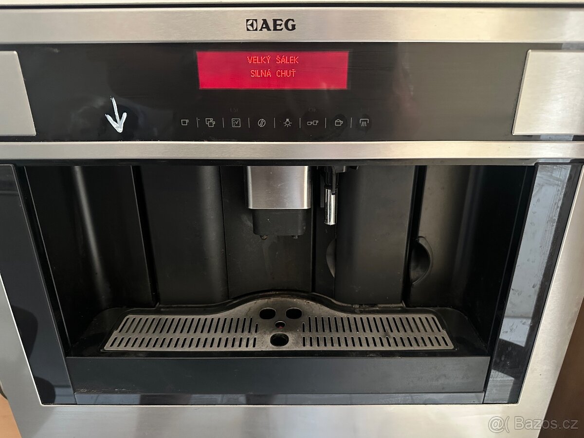 Vestavný AEG kávovar - 2