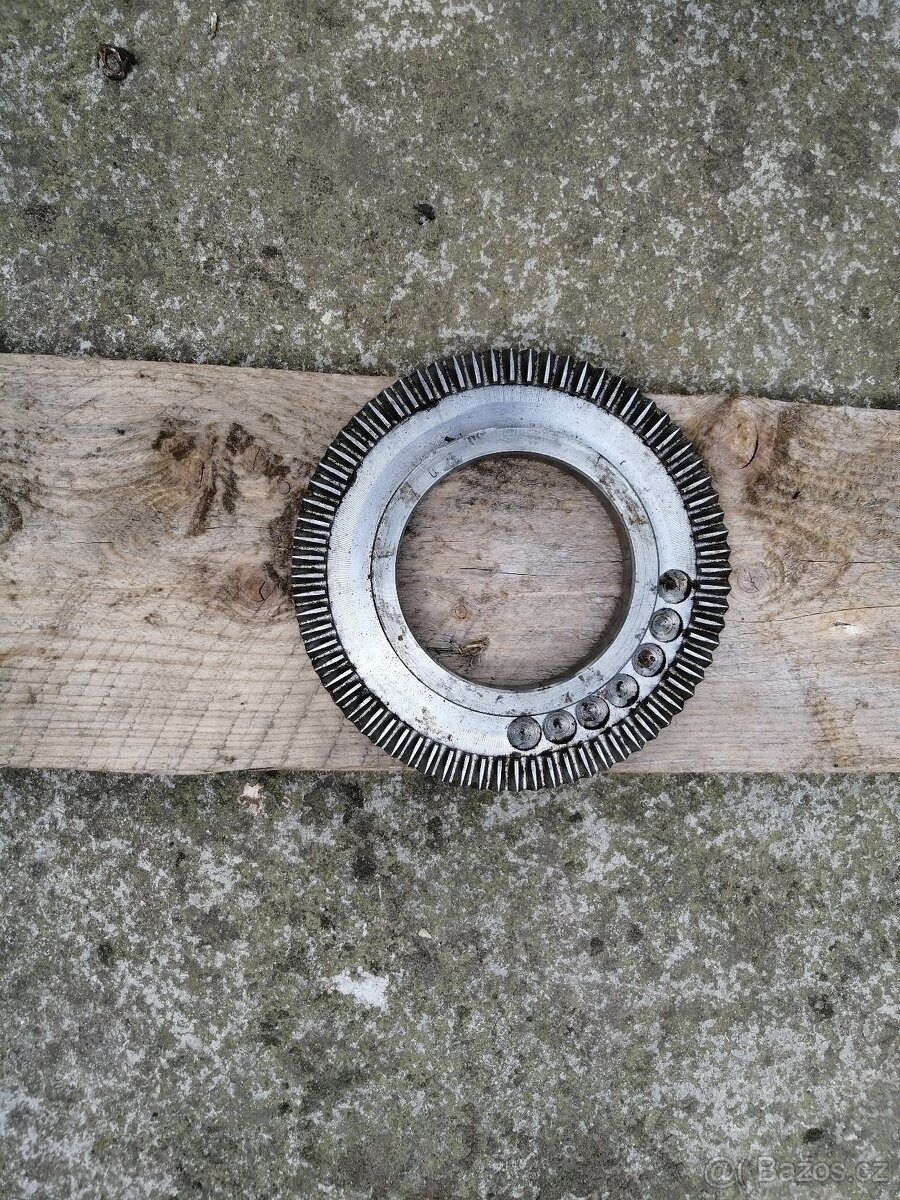 Prodám spirál. kolo na 3 a 4 čelisťové sklíčidlo TOS pr.250 - 2