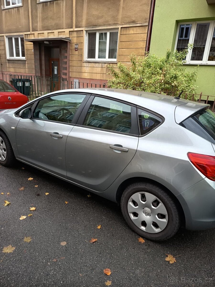 Opel Astra 1.4, 2010 - 2