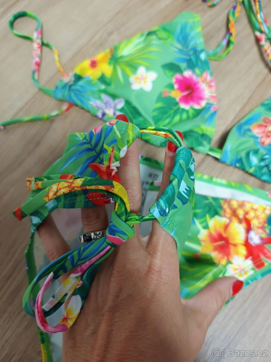 Nové dvoudílné plavky S - 2