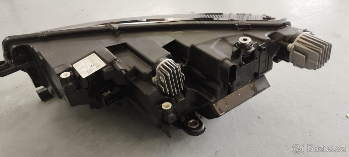 Pravé přední světlo Škoda Octavia IV RS - 2