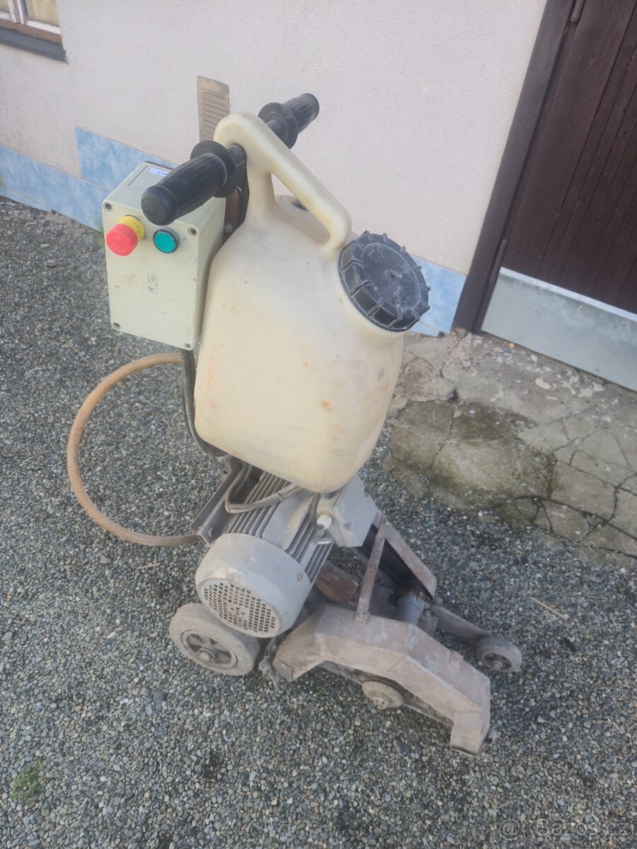 Řezač spár na asfalt, beton - 2