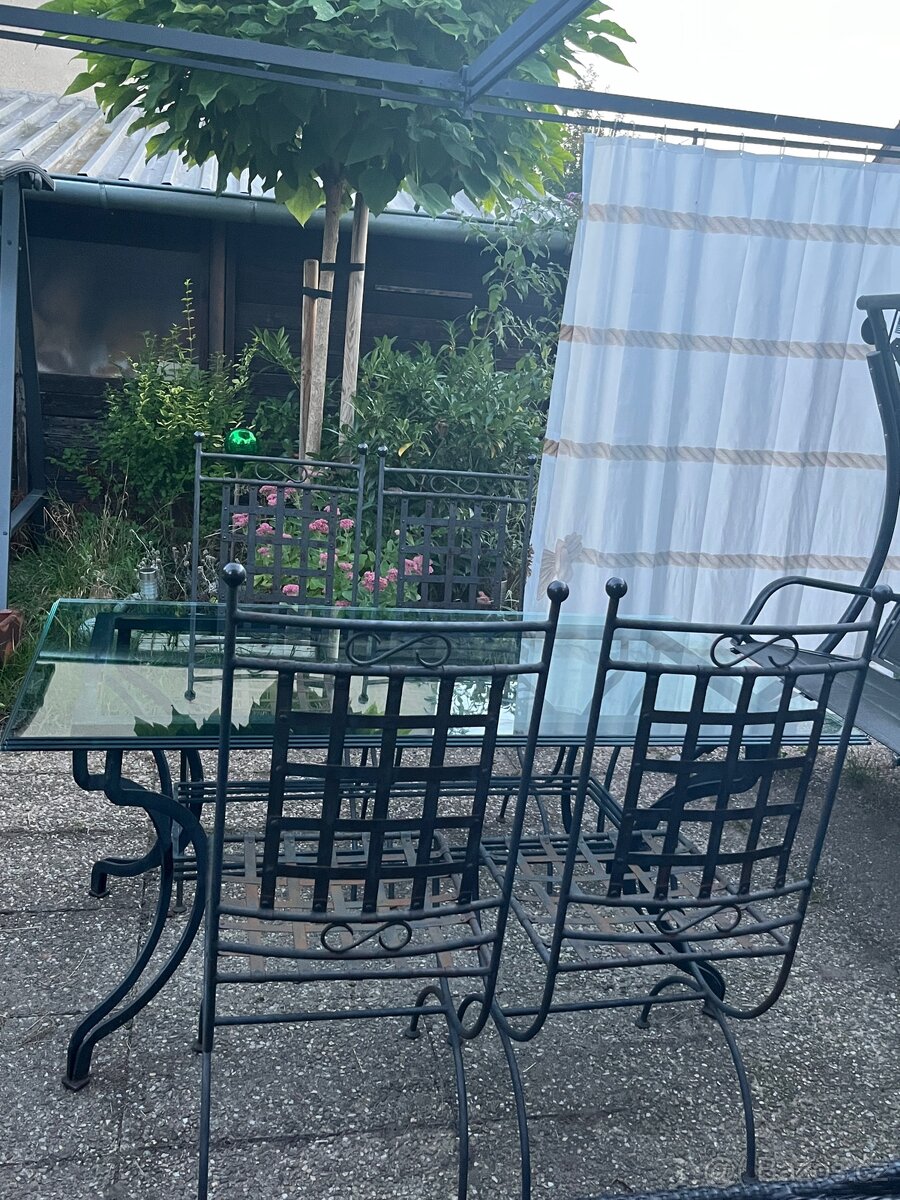 Masivní kovaný zahradní set - stůl plus 4 židle - 2