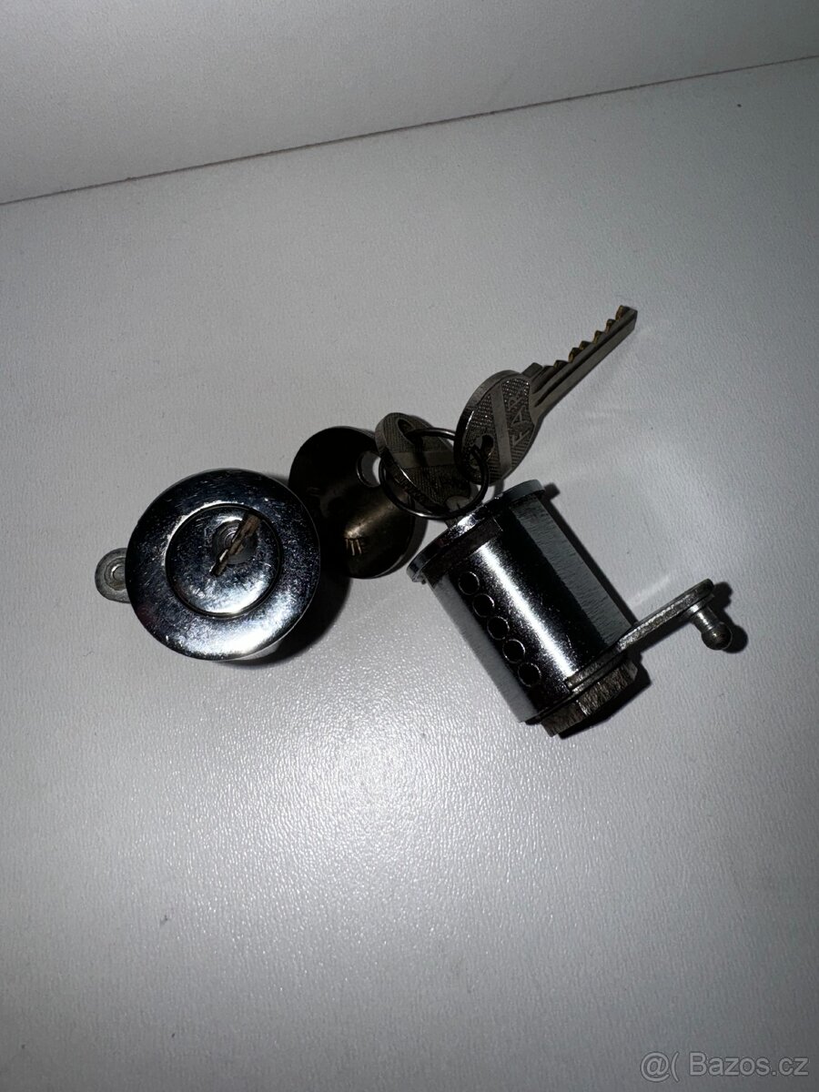 Škoda 110 R, 110R nové originál dverové zámky FAB - 2