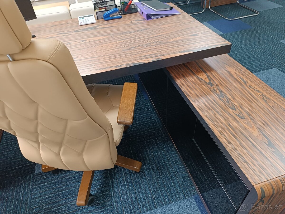 Kancelářský stůl - 2