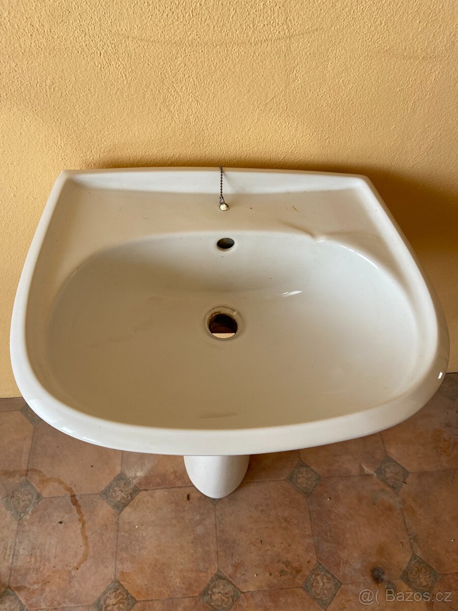 Umyvadlo s nožkou - 2