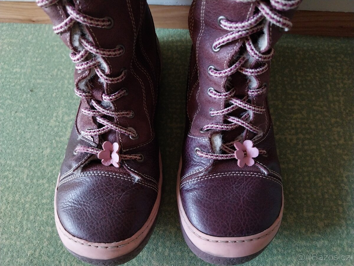 Teplé kozačky vel. 33, zn. Pegres - 2