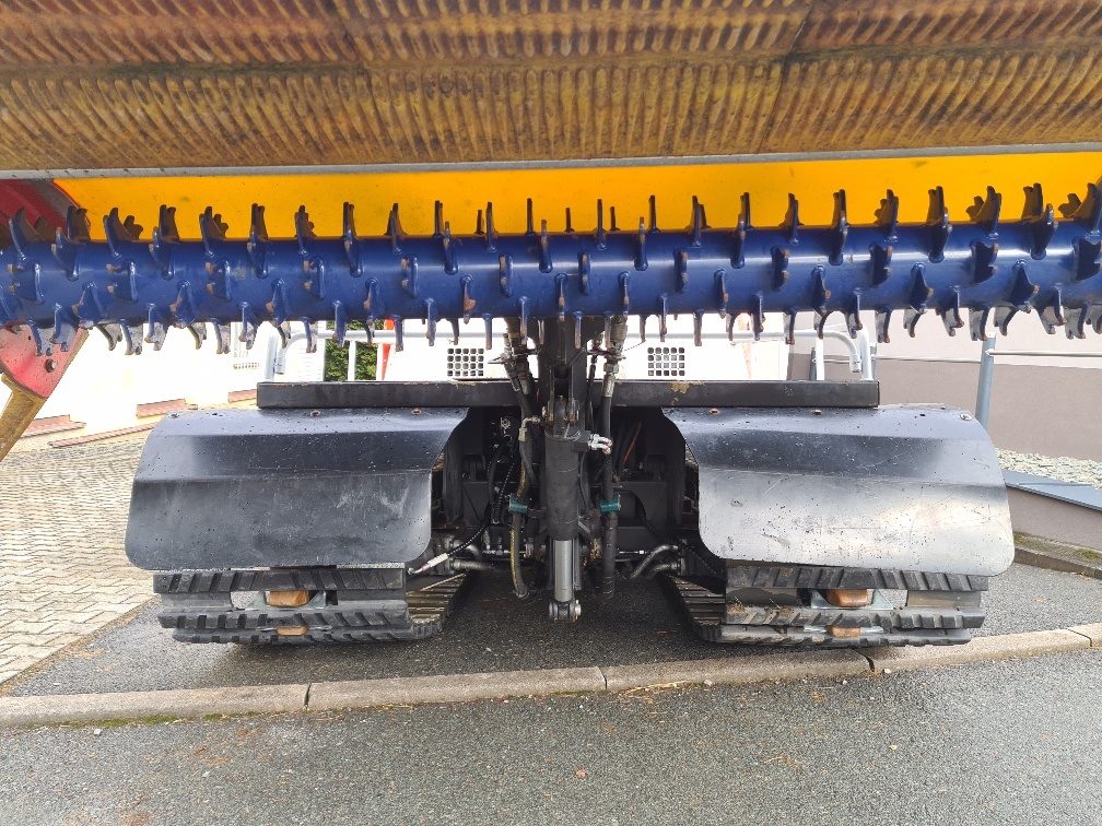 Sněžná rolba Pistenbully Kässbohrer Pb100 - 2