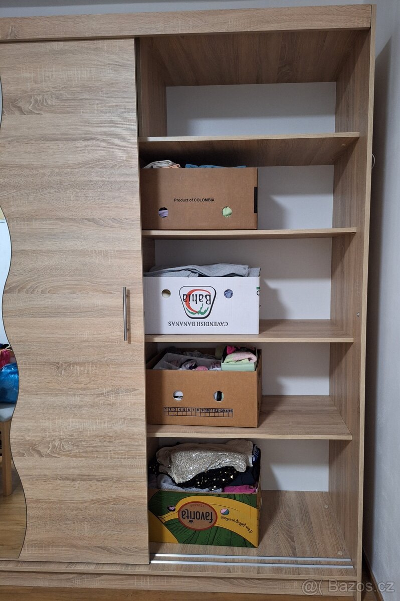 Šatní skříň zánovní - 2