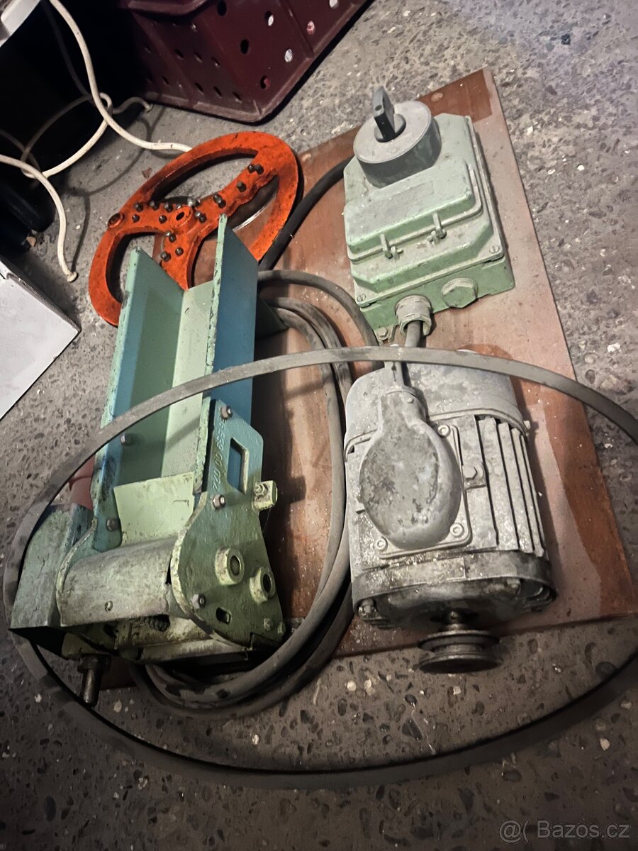 Elektrický sekáč, řezačka,mlýnek na kopřivy - 2