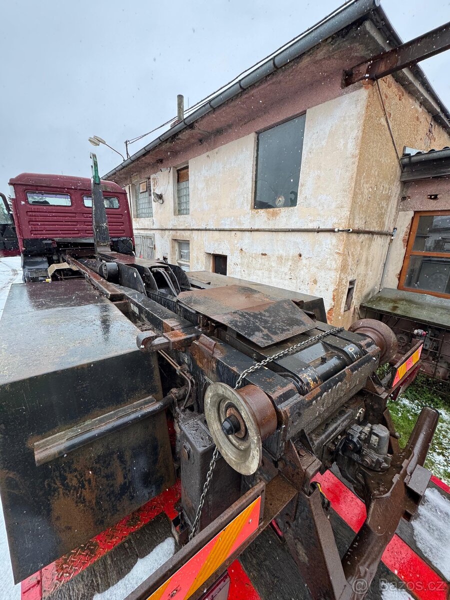 Hákový nosič 18 tun - 2