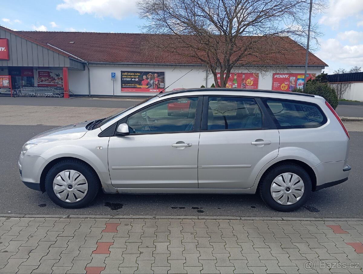 Ford Focus 1.6 benzín - 2