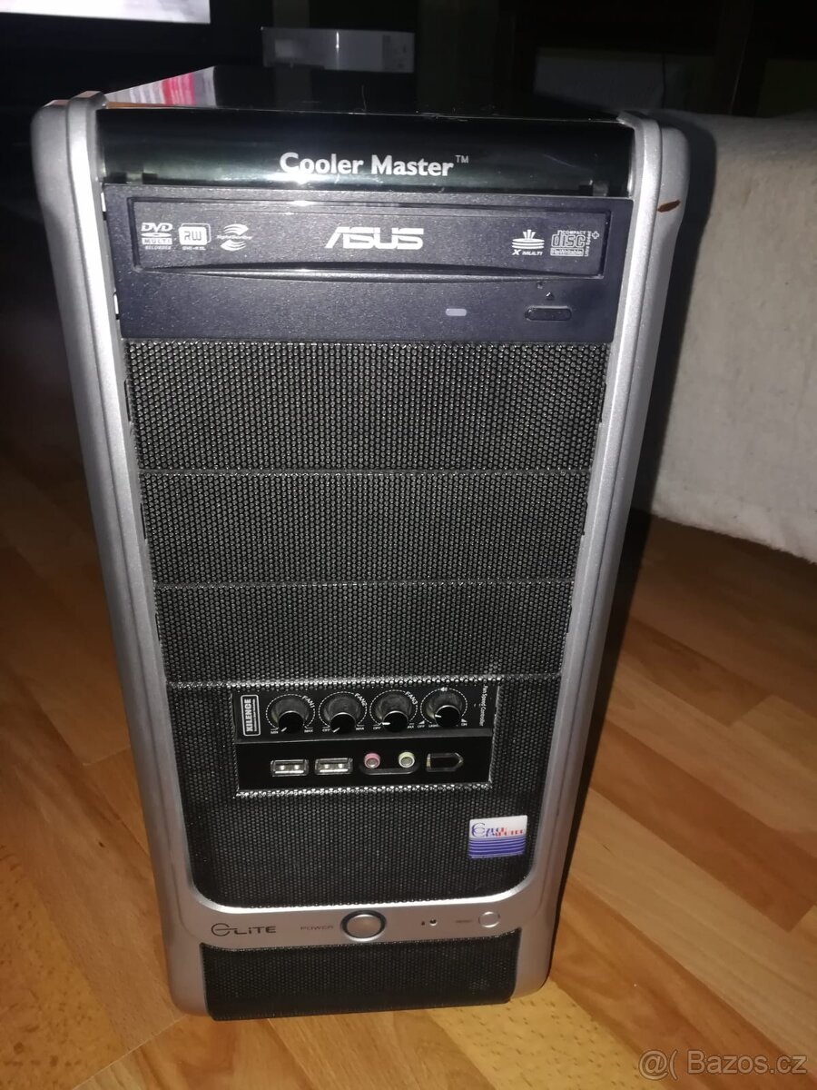 Starší PC sestava - 2