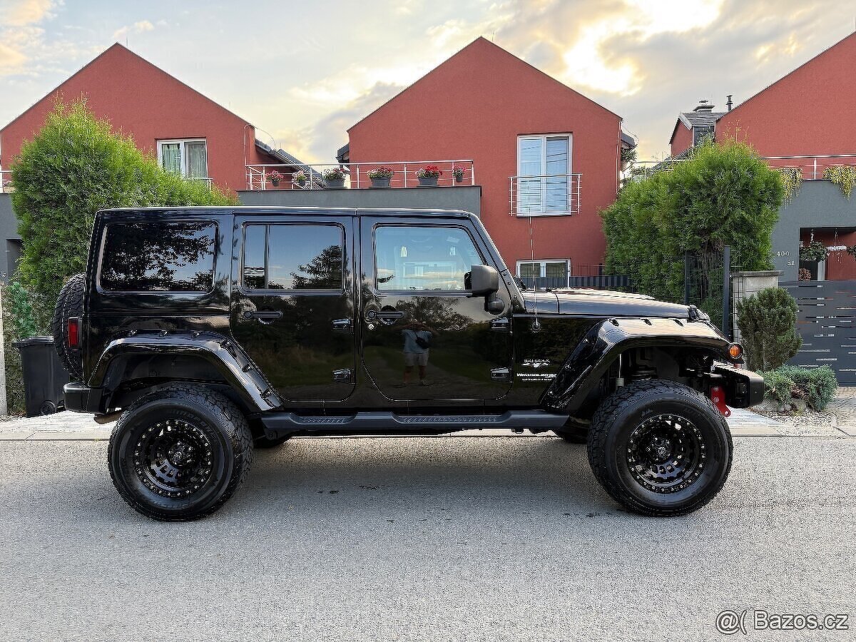 Jeep Wrangler Sahara - 2
