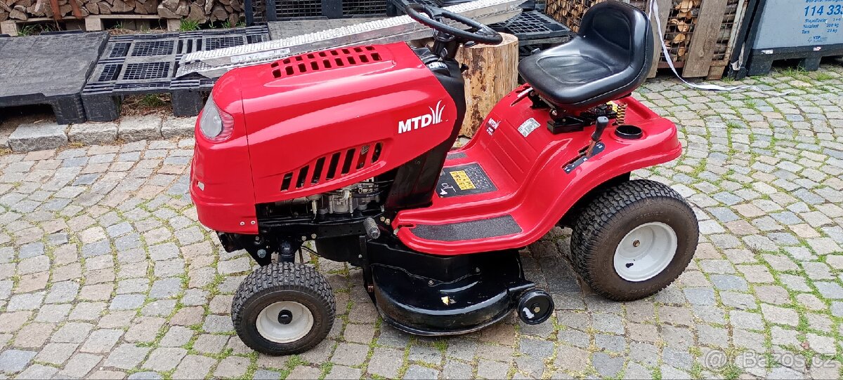 Zahradní Traktůrek MTD - 2